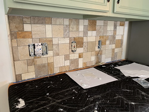 Travertine backsplash main view